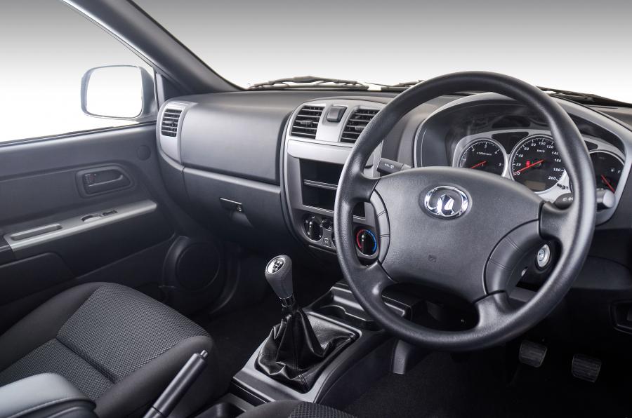 Интерьер GWM Steed 5 Double Cab 2018 года  (фото 13 из 36)